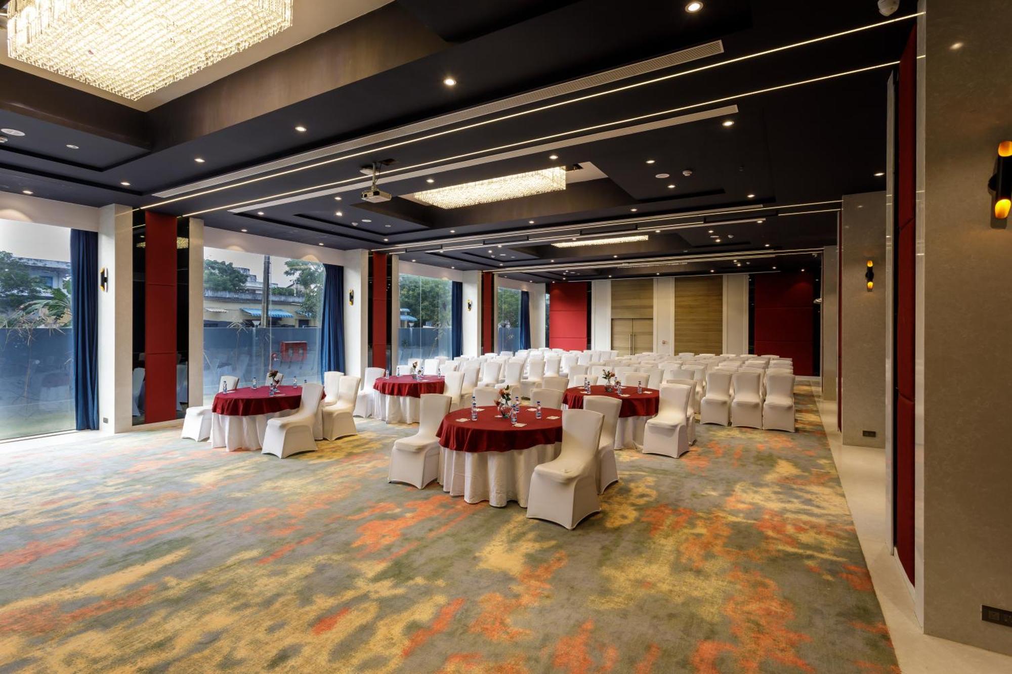 Svenska Design Hotel Kakinada Exterior photo